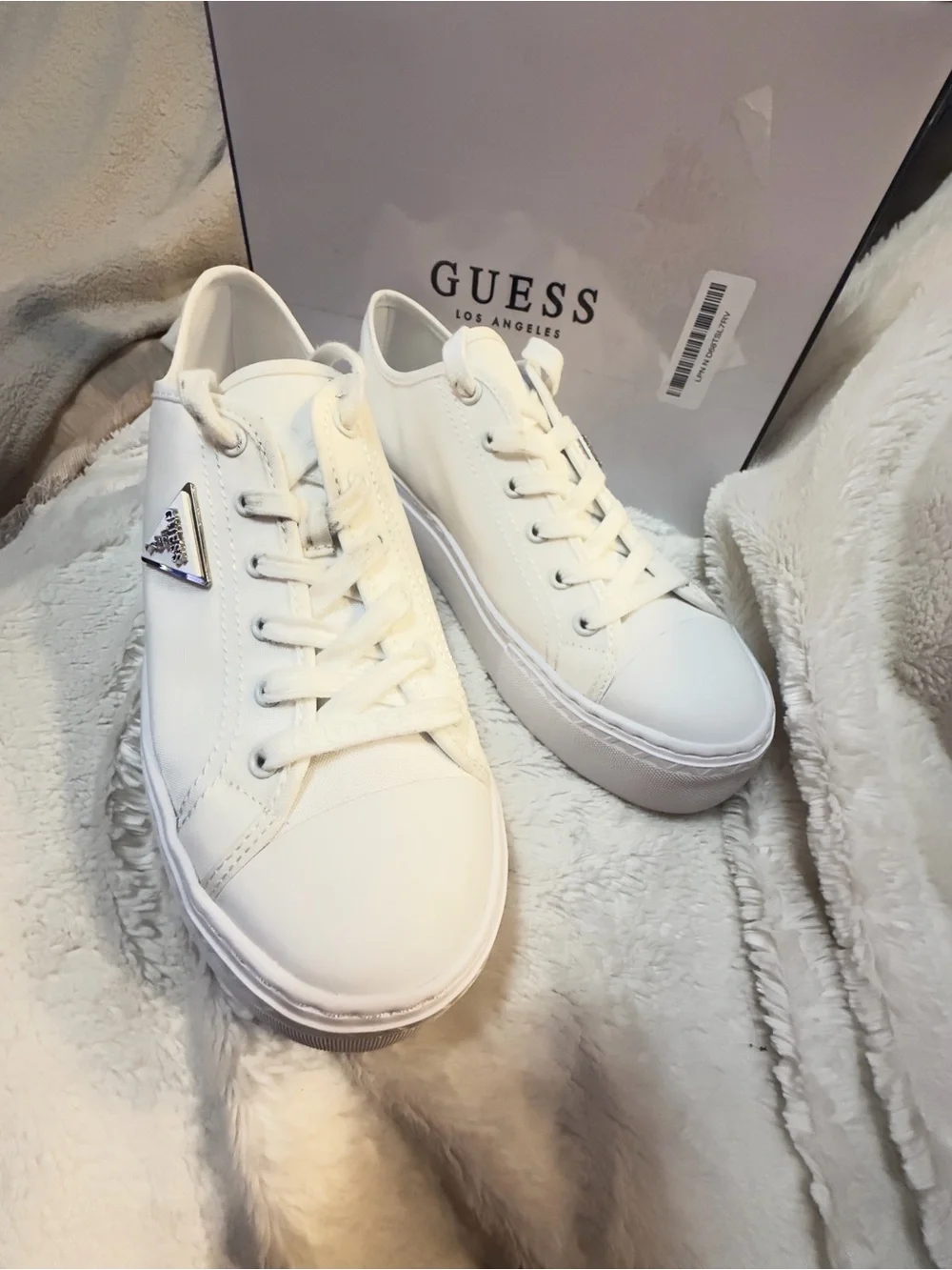 Guess Women's Joezi Sneaker, White 140, size 10